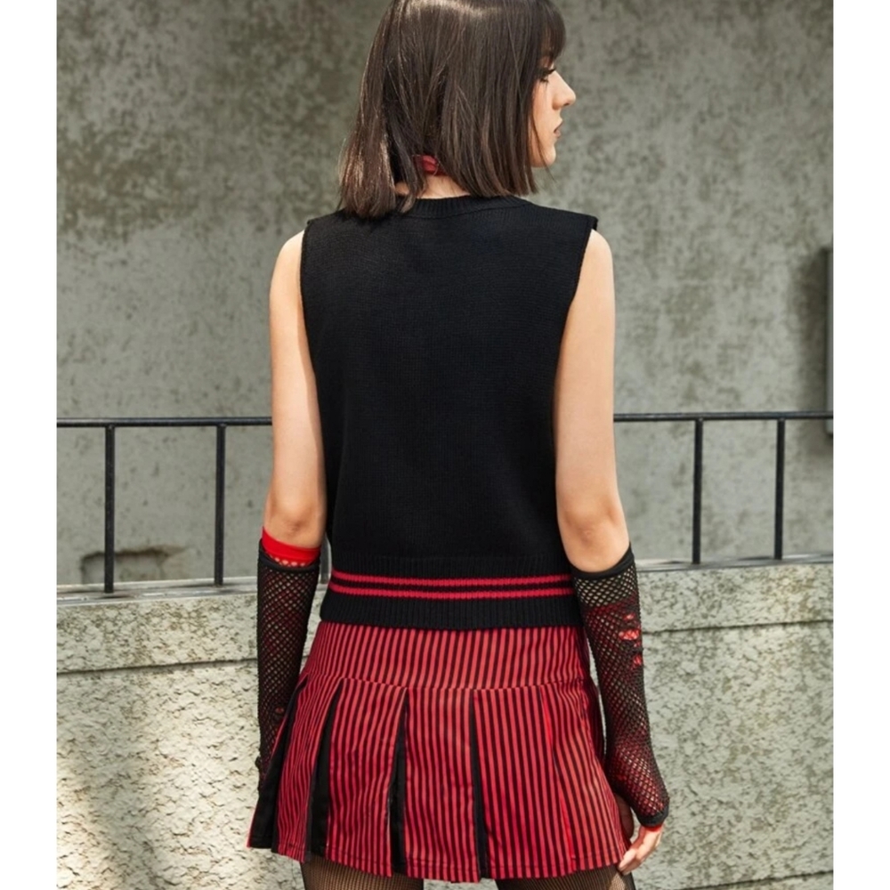 Star Print Black & Red Sweater Vest Sleeveless Goth Punk M & L Available - Picture 2 of 7